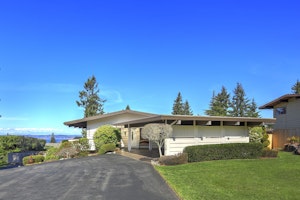 Federal Way Home, WA Real Estate Listing
